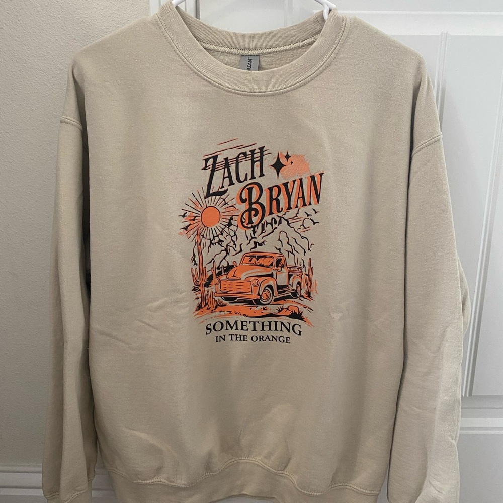 Gildan Cream and Orange Crewneck Sweater with Graphic Design